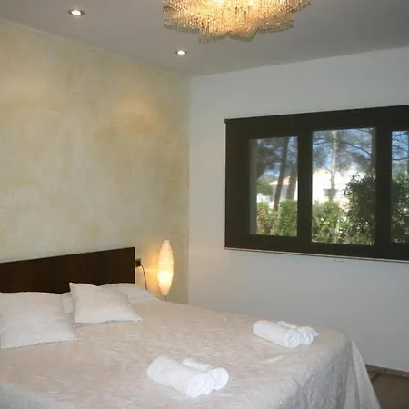 Villa Moderna Y Confortable Con Piscina Privada Cerca De La Playa En - Hisp-216-210