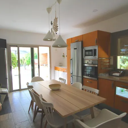 Villa Moderna Y Confortable Con Piscina Privada Cerca De La Playa En - Hisp-216-210