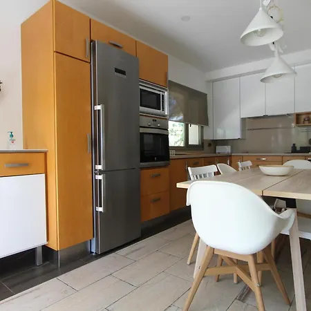 Villa Moderna Y Confortable Con Piscina Privada Cerca De La Playa En - Hisp-216-210 *
