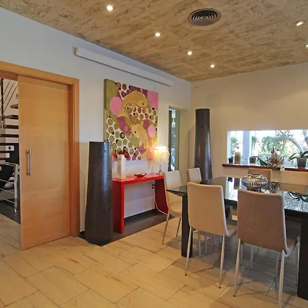 Moderna Y Confortable Con Piscina Privada Cerca De La Playa En - Hisp-216-210 *